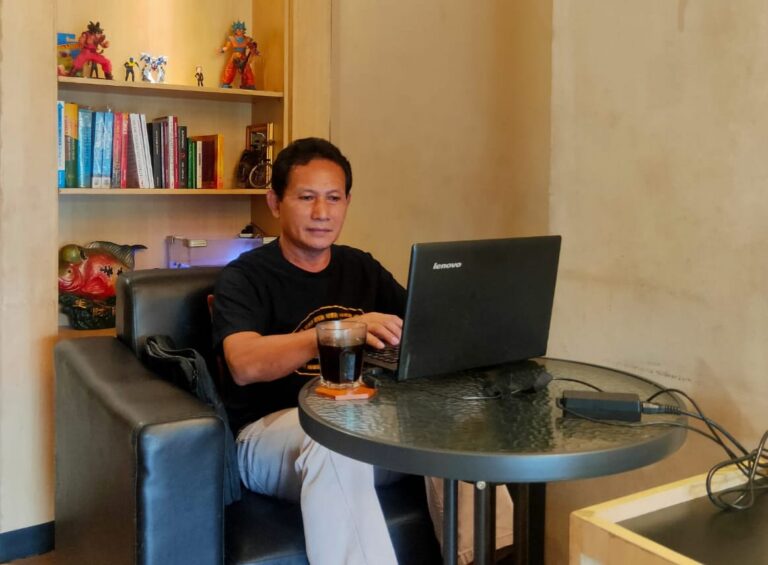 ngopi sembari nulis-870065d6