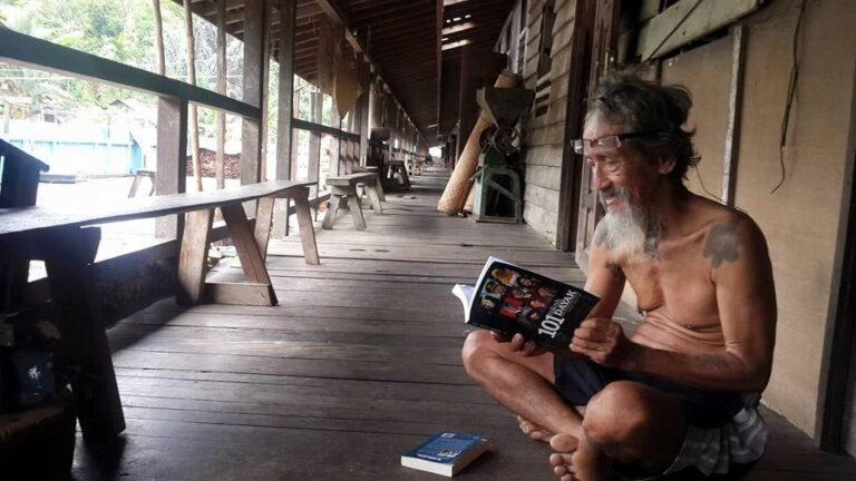 apai janggut baca buku-d02800aa